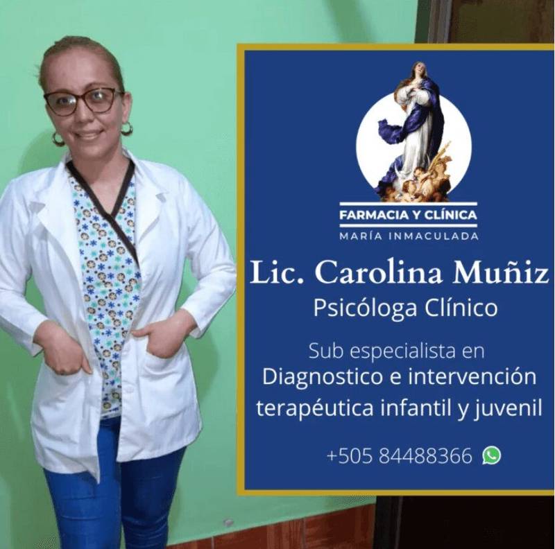 Lic Carolina Muniz Psychologist - Clinical Psychologist in Rivas - photo of her against her name on a blue board