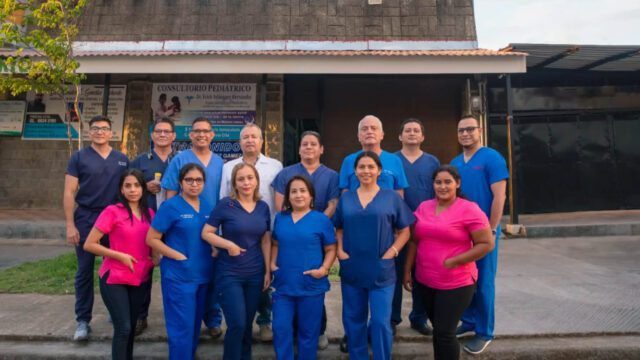 Farmacia y Clinica Maria Inmaculada photo of all personnel