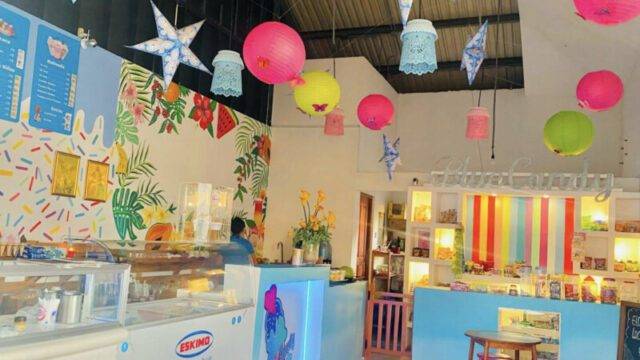 A vibrant ice cream sundae topped with colorful sprinkles at Blue Candy Heladería in San Juan del Sur.