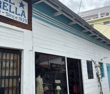 Stylish boutique Sol Arena Boutique in San Juan del Sur, offering fashion, jewelry, and home décor by the beach.