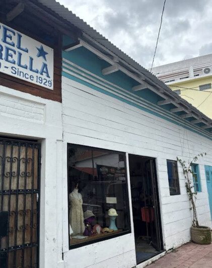 Stylish boutique Sol Arena Boutique in San Juan del Sur, offering fashion, jewelry, and home décor by the beach.