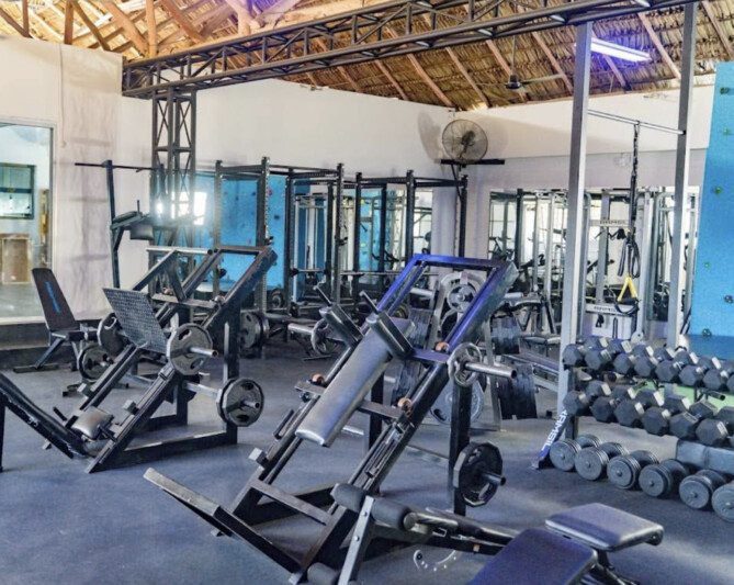 Interior of the gym at Move Viva Fitness San Juan del Sur – Interior view showcasing modern gym facilities and group classes