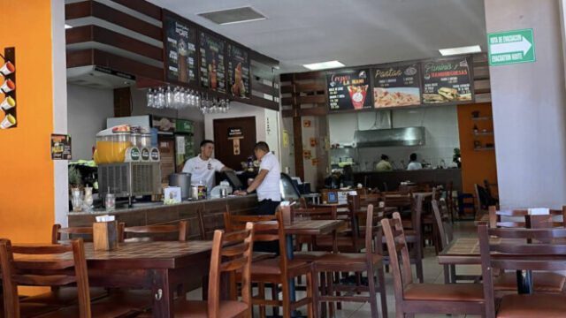 Cozy interior of La Nani Café in Masaya with guests enjoying coffee and smoothies in an air-conditioned space