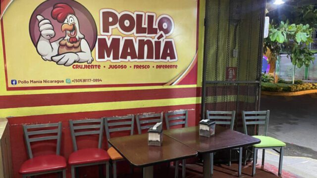 Inside view of Pollo Manía – Serving crispy fried chicken and fast-food favorites in San Juan del Sur, Nicaragua