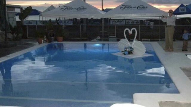 Oceanfront seating and poolside dining at Restaurante La Sirena de Roca Mar in San Juan del Sur, Nicaragua, with seafood dishes served in a tropical setting.