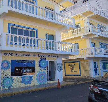 Exterior view of Hotel Tortugas in San Juan del Sur, Nicaragua