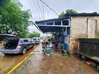 Technician performing tire repair at Vulcanizadora Las Pampas in San Juan del Sur, Nicaragua