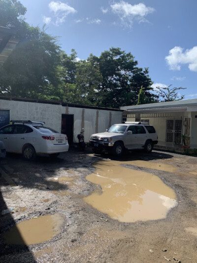 Exterior view of El Chaparro Auto Lavado in San Juan del Sur, Nicaragua, showcasing car wash services