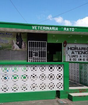 Exterior view of Veterinaria Rayo in Managua, Nicaragua