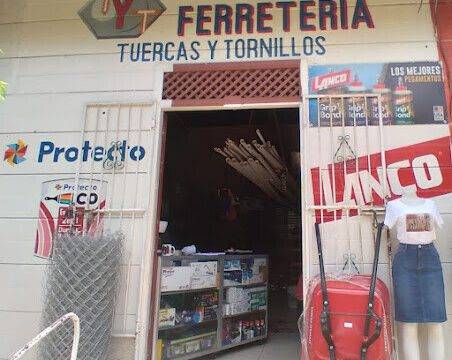 Ferretería Tuercas y Tornillos hardware store with fastener display in San Juan del Sur