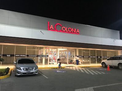 Exterior view of La Colonia Rivas in San Juan Del Sur with grocery carts and supermarket signage