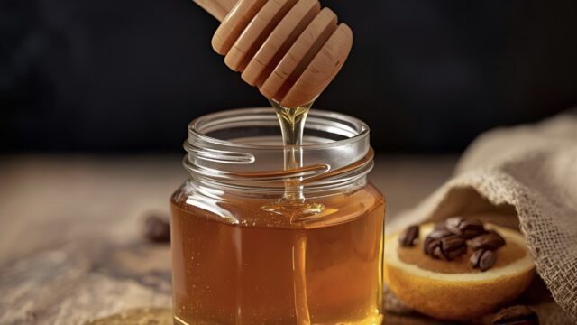 Honey Leonardo natural honey pot with floral decoration