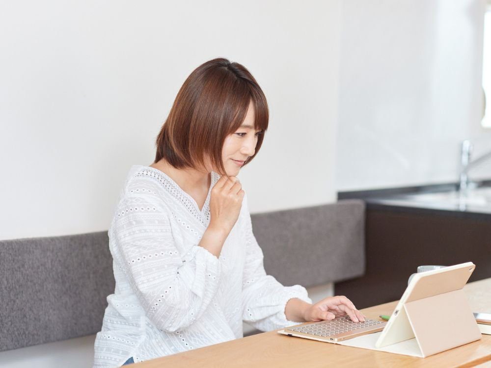 Emergency Thyroid Medication Checklist: Thyroid Blood Tests Why “Normal” Isn’t Enough Woman looking on her computer at her blood test results, looking thoughtful