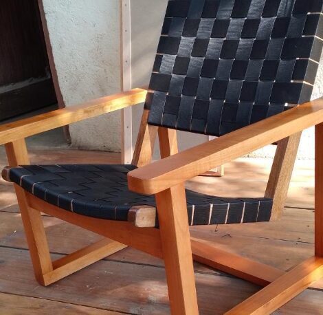 José Cerda professional carpenter working on wood joinery in Masaya